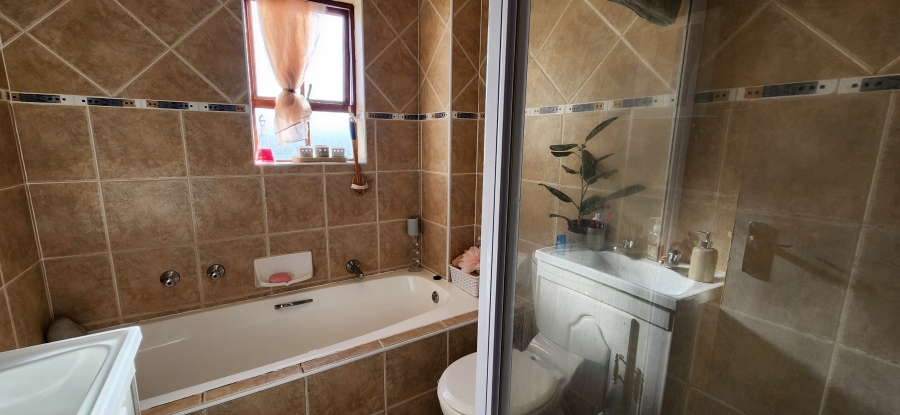 2 Bedroom Property for Sale in Parklands Western Cape